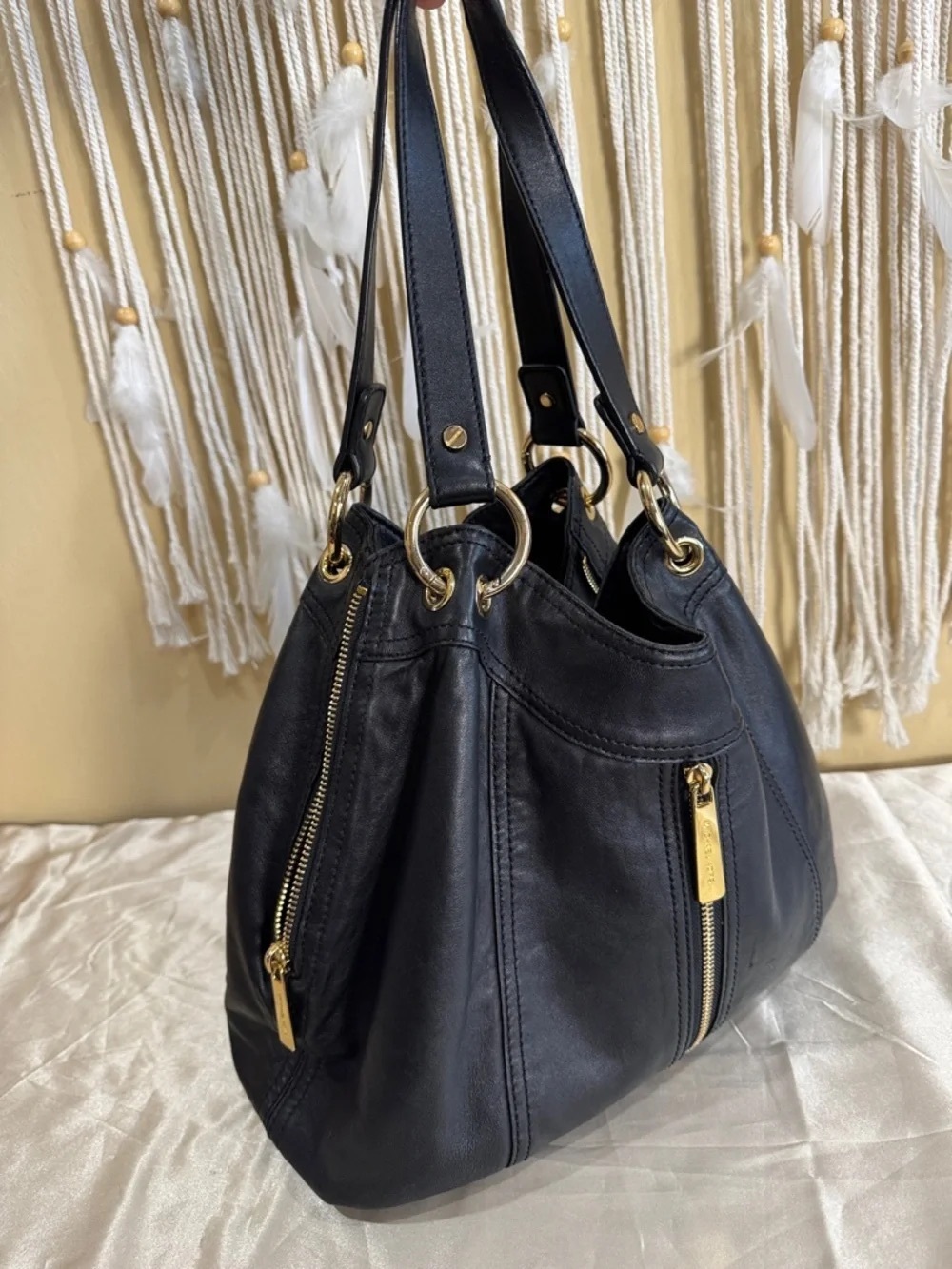 EUC  Michael Kors Moxley Black Leather Gold Zippers Details Shoulder Bag 🍒 - Picture 7 of 17